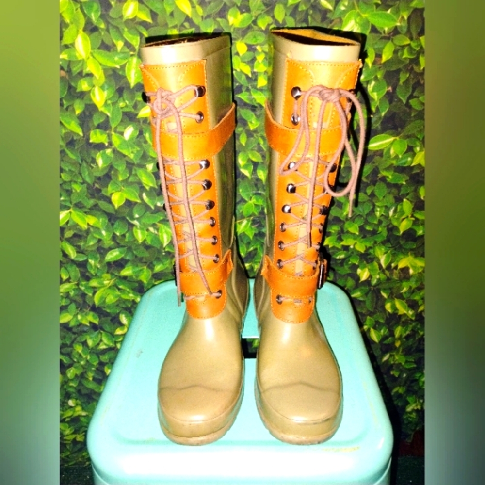 Stylish Green and Brown Women's Boots By BCBG MAX AZRIA Sz 7B